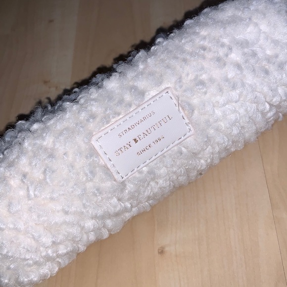 STRADIVARIUS Faux Bouclé Sheepskin Pencil Case - Picture 2 of 8